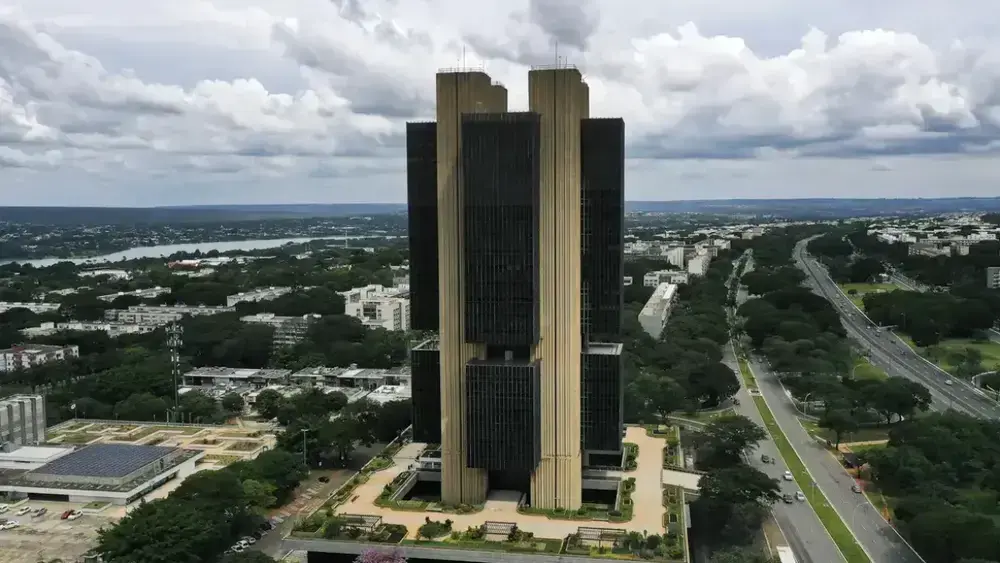 BC multa Banco Genial em R$ 21,6 mi e afasta CEO