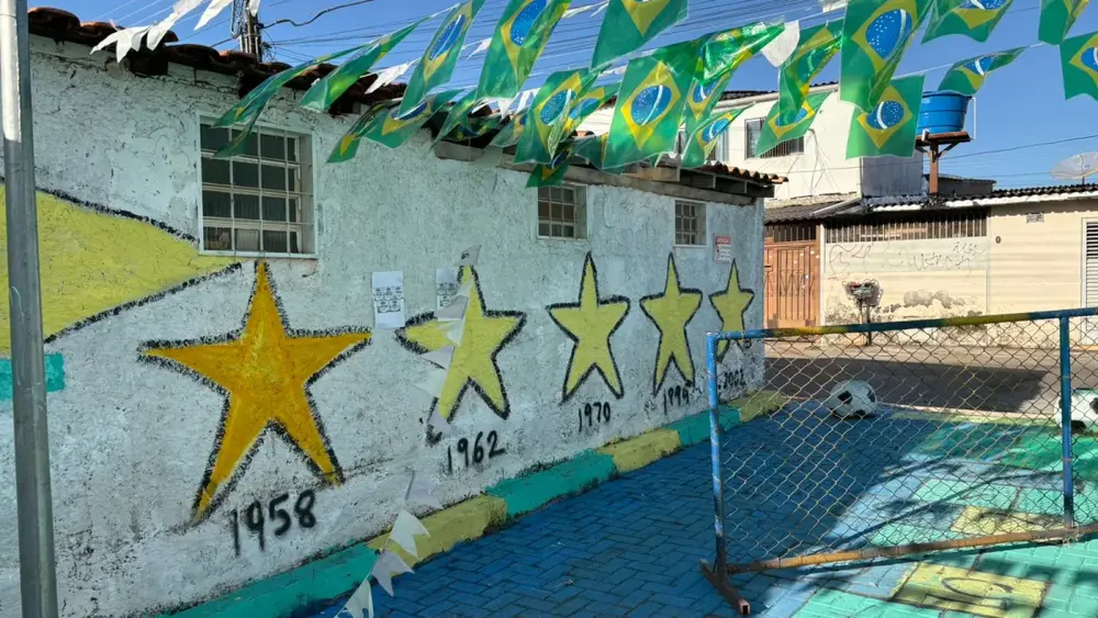 Beco do Cruzeiro vira point de Copa com união de moradores