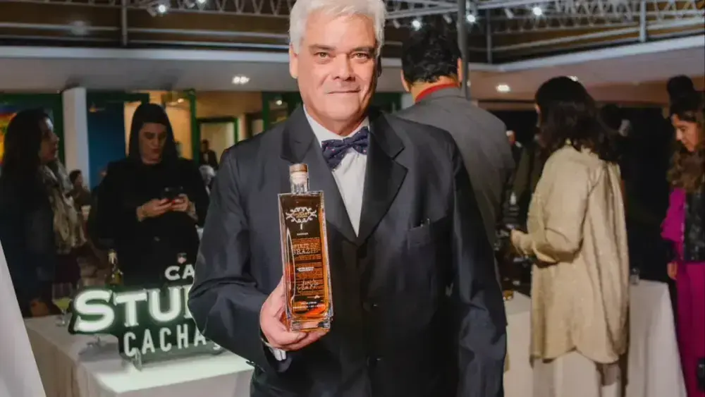Cachaça de alambique ganha edição especial pelo bicentenário Brasil-Reino Unido