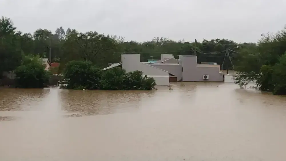 Chuva no RS: 1.207 desabrigados e danos em 194 cidades