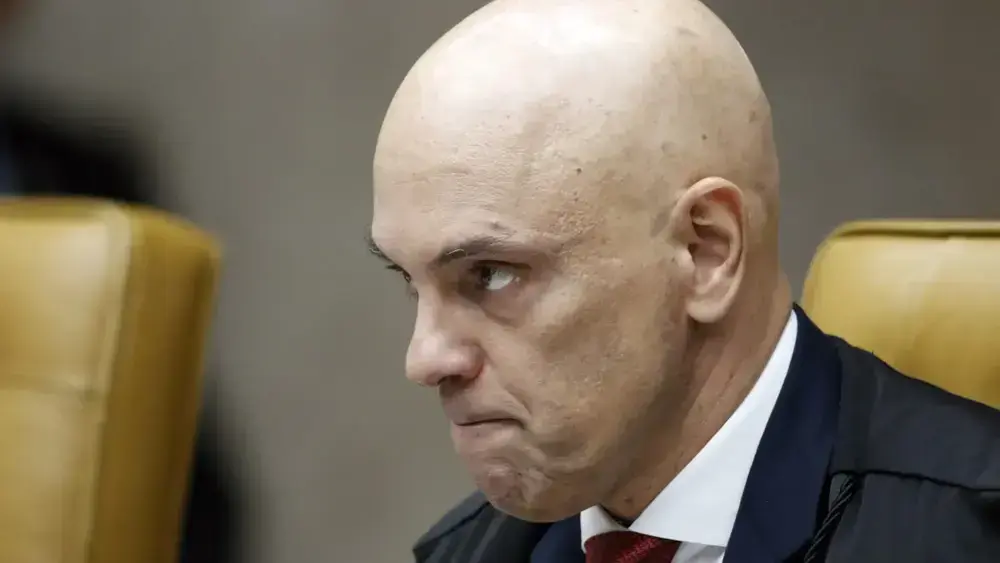 Datafolha: 59% reprovam proibição de Flávio visitar Bolsonaro