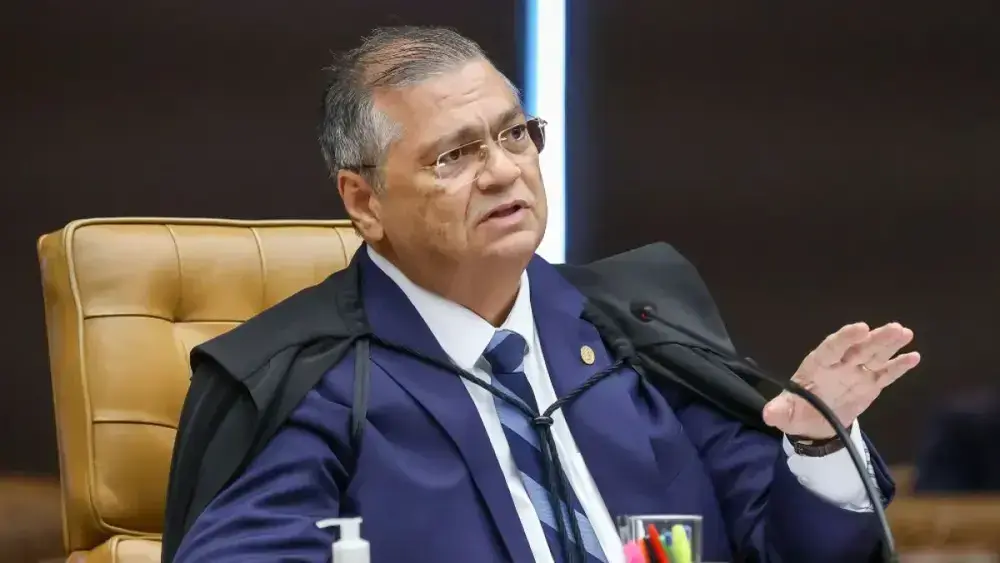 Dino determina prisão domiciliar de secretário do MA