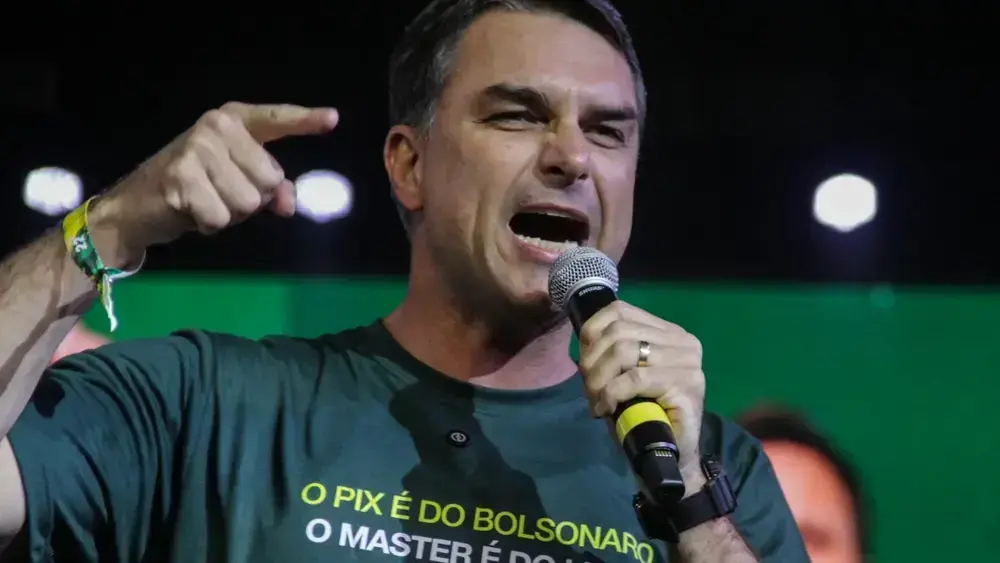 Flávio Bolsonaro espera federação União-PP em âmbito nacional