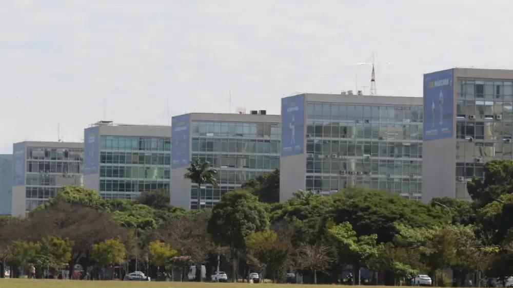 Governo libera servidor federal mais cedo em dias de jogos do Brasil