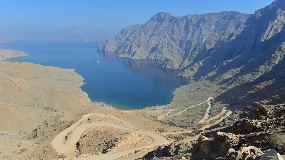 Irã ameaça atacar EUA no Golfo após bloqueio de Hormuz