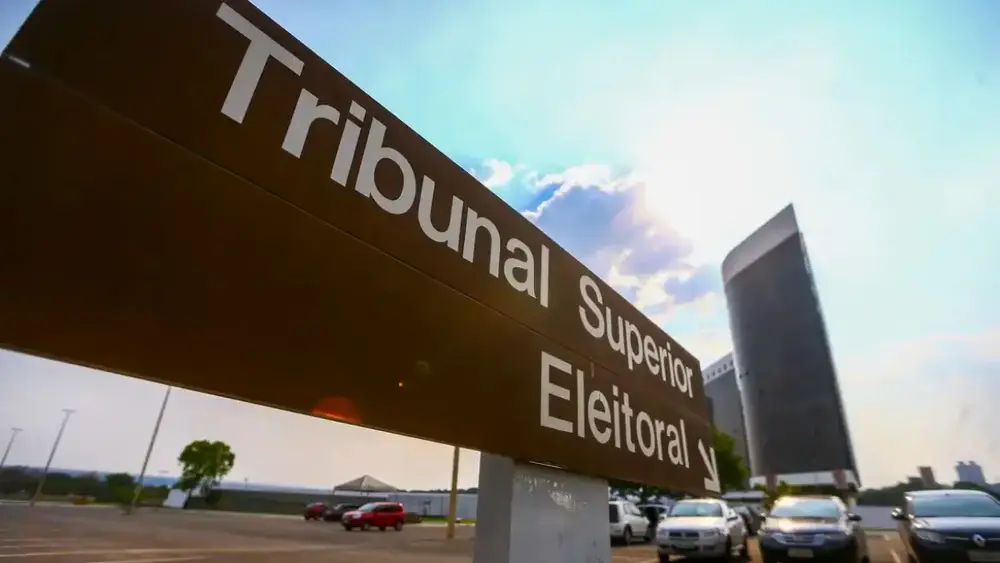 Julho: regras do TSE restringem anúncios de obras