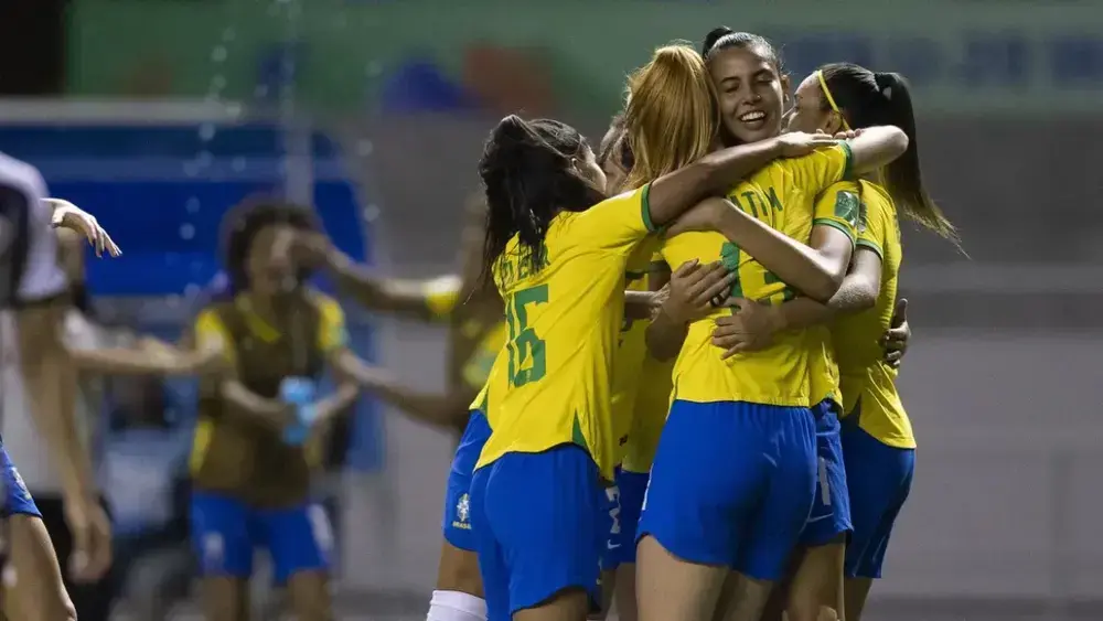 Lei ajusta férias escolares para Copa Feminina 2027