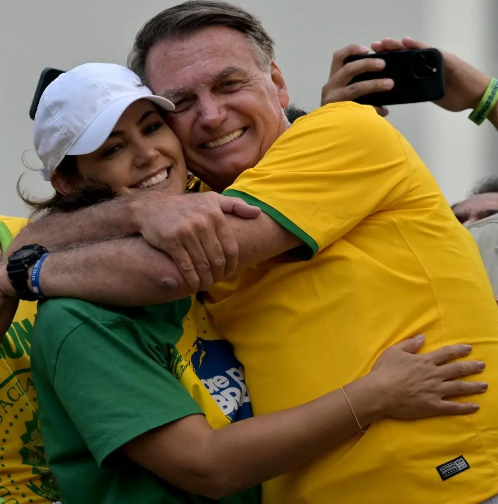 Michelle Bolsonaro diz que cuida de marido preso em casa