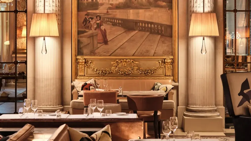 Paris: roteiro gastronômico de luxo com toques surrealistas