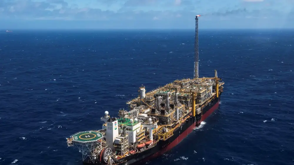Petroleira dos EUA desembarca na Groenlândia sem autorização e gera tensão