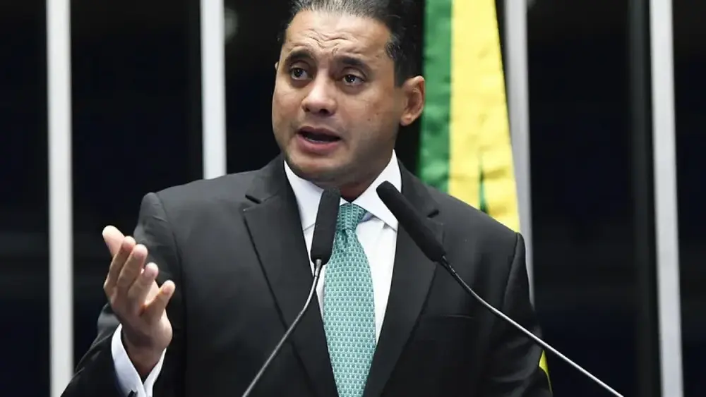 PF liga senador a tentativa de interferir em investigação no STJ