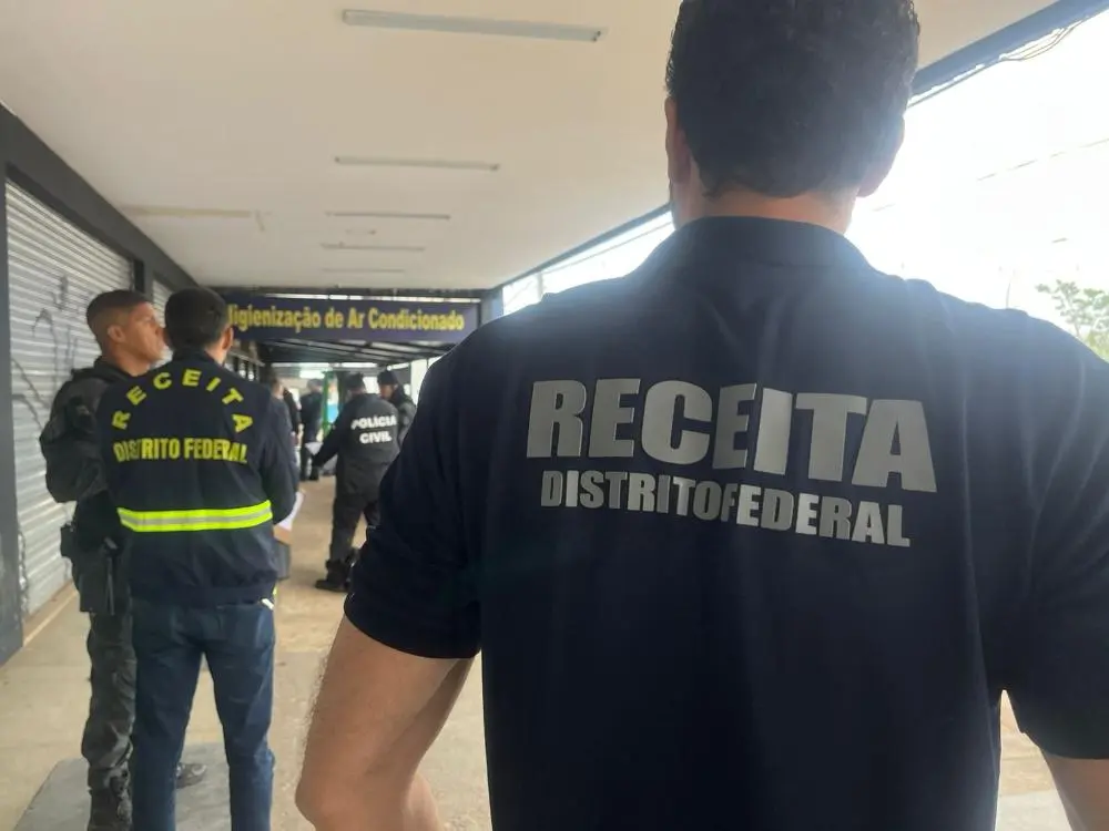 Receita do DF apreende R$ 1,6 milhão em iPhones e 22 MacBooks