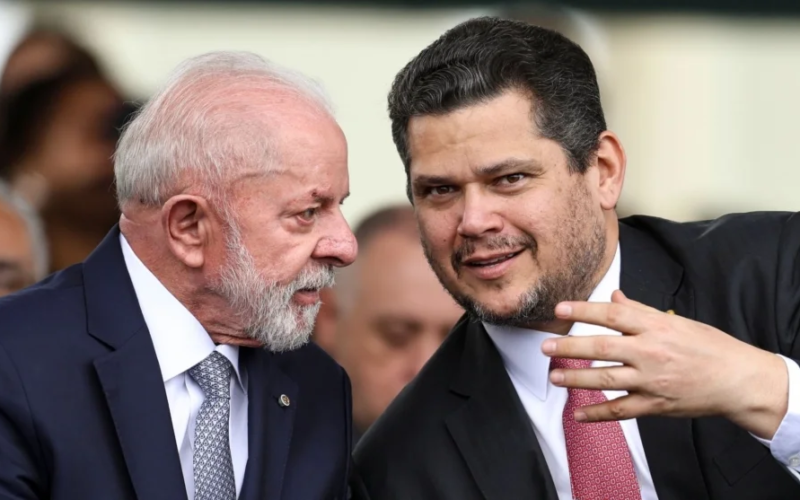 Alcolumbre busca diálogo com Lula após derrota de Messias