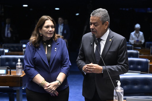 Bia Kicis protagoniza no Senado com projeto contra dor crônica