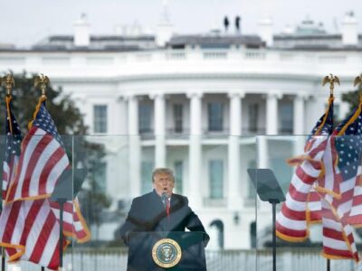 Casa Branca usa tiroteio para justificar salão de Trump