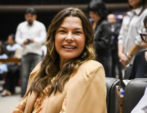 Ex-secretária do DF celebra aniversário e nova fase