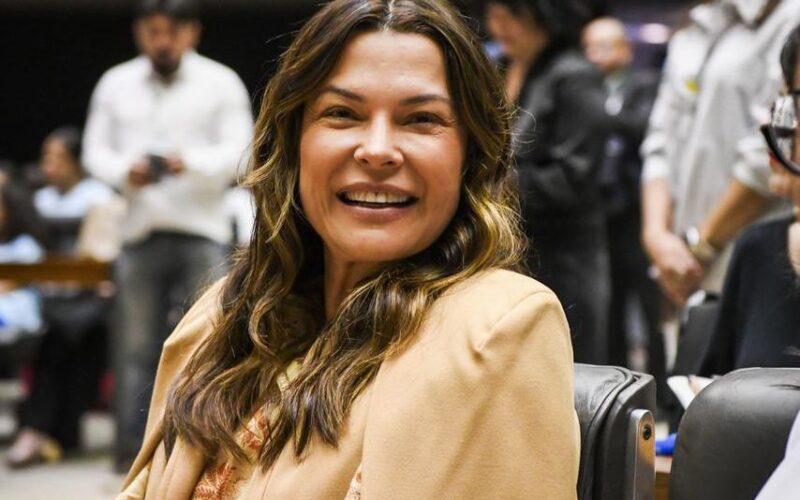 Ex-secretária do DF celebra aniversário e nova fase