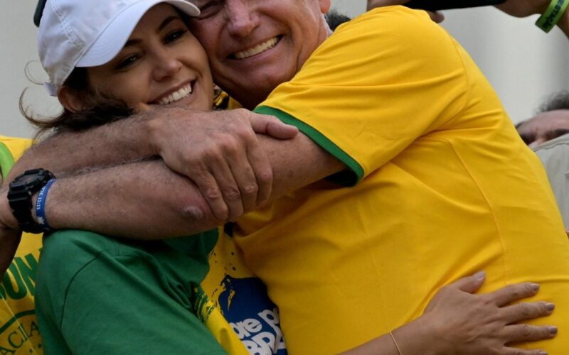Michelle Bolsonaro diz que cuida de marido preso em casa