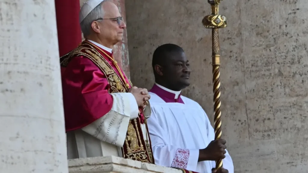 Papa promete Igreja segura após reunião com vítimas em Madri