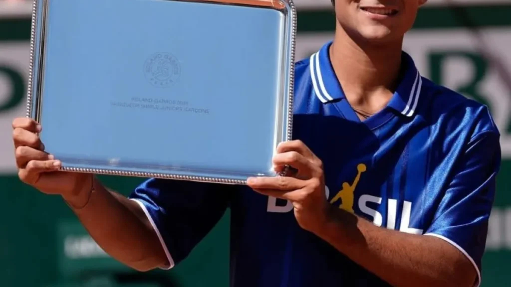 Guto Miguel, campeão juvenil de Roland Garros, almeja ser o maior tenista da história