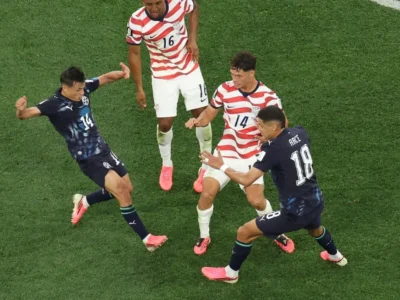 EUA estreia com goleada sobre o Paraguai na Copa